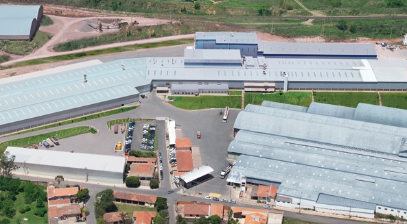 Foto de cima da fábrica da Dora Porcelanato